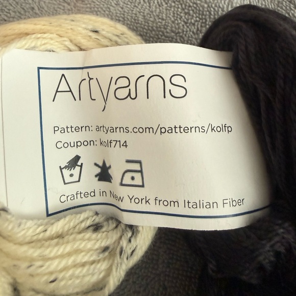 Black and Cream Yarn Kit - Picture 7 of 7